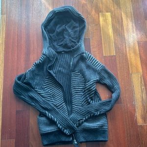 Women’s size 2 Lulu lemon zip up hoodie.